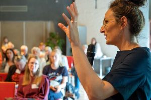 Babette Porcelijn te boeken voor lezingen over de Trias Economica