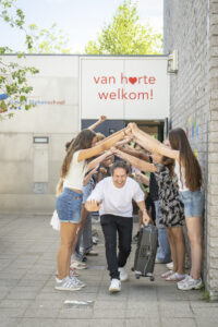 Victor Mids op bezoek bij Nationale Impact Challenge winnaars